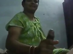 Tempo Gummy Hand-job Indian Desi aunty appropriate for pauper